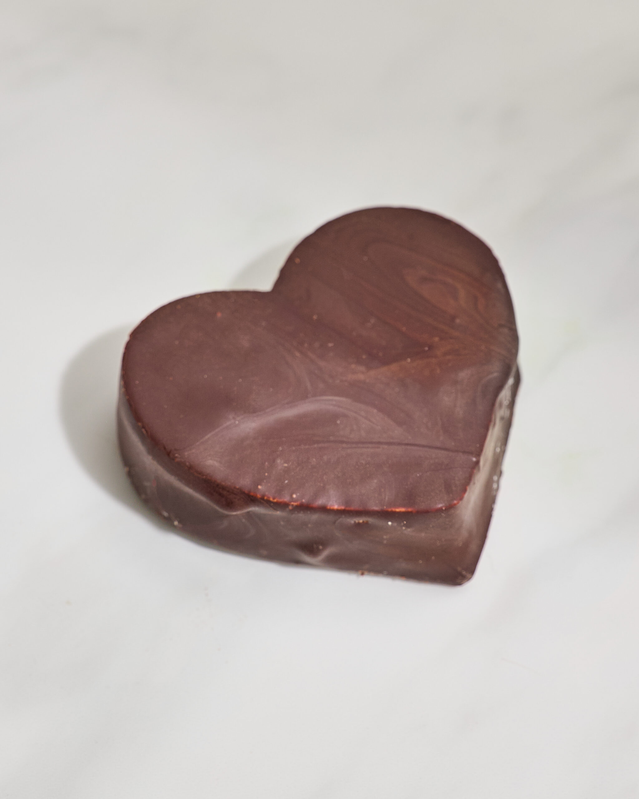 Coeur de guimauve à la vanille enrobée de chocolat noir