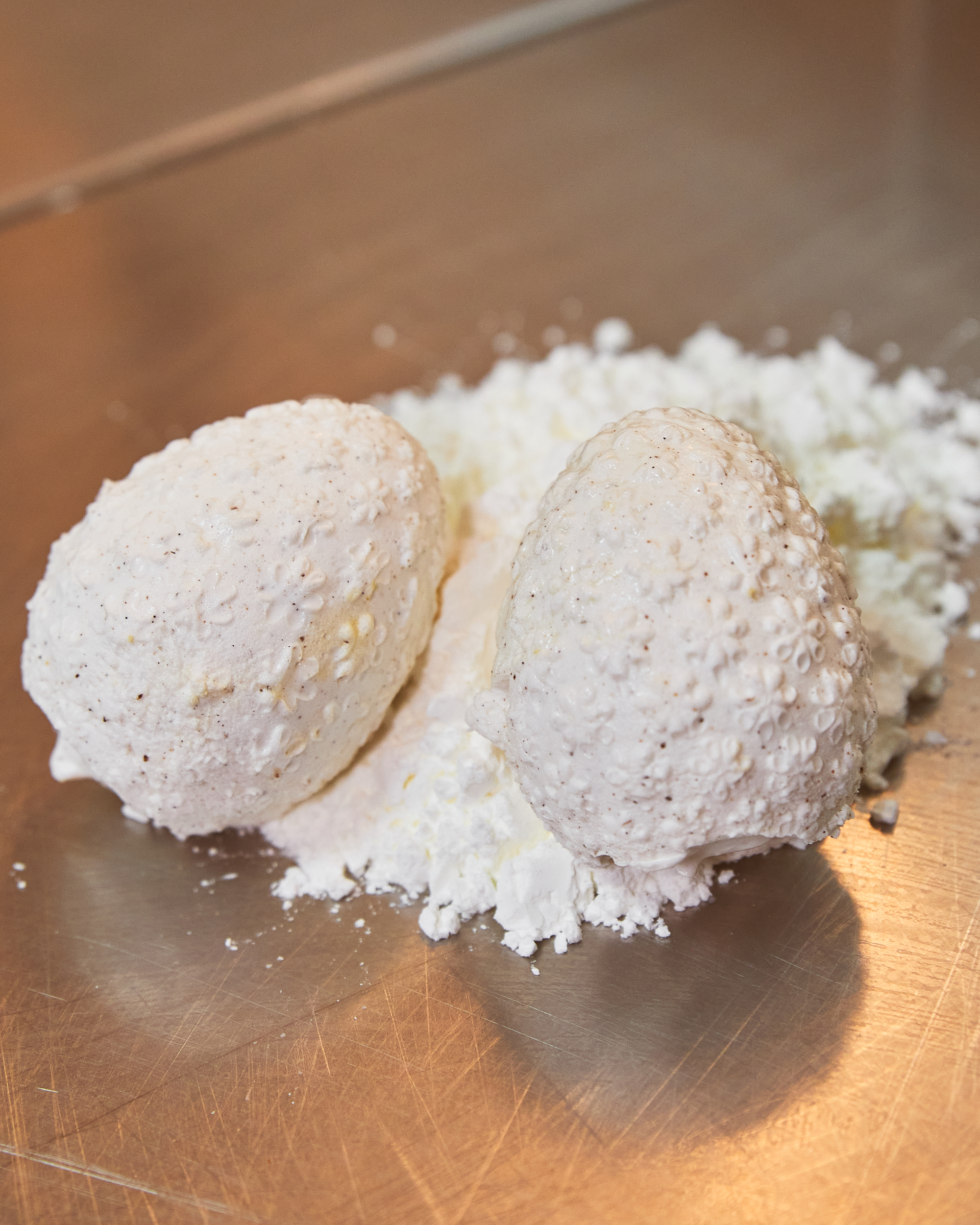 Oeuf guimauve insert caramel beurre salé