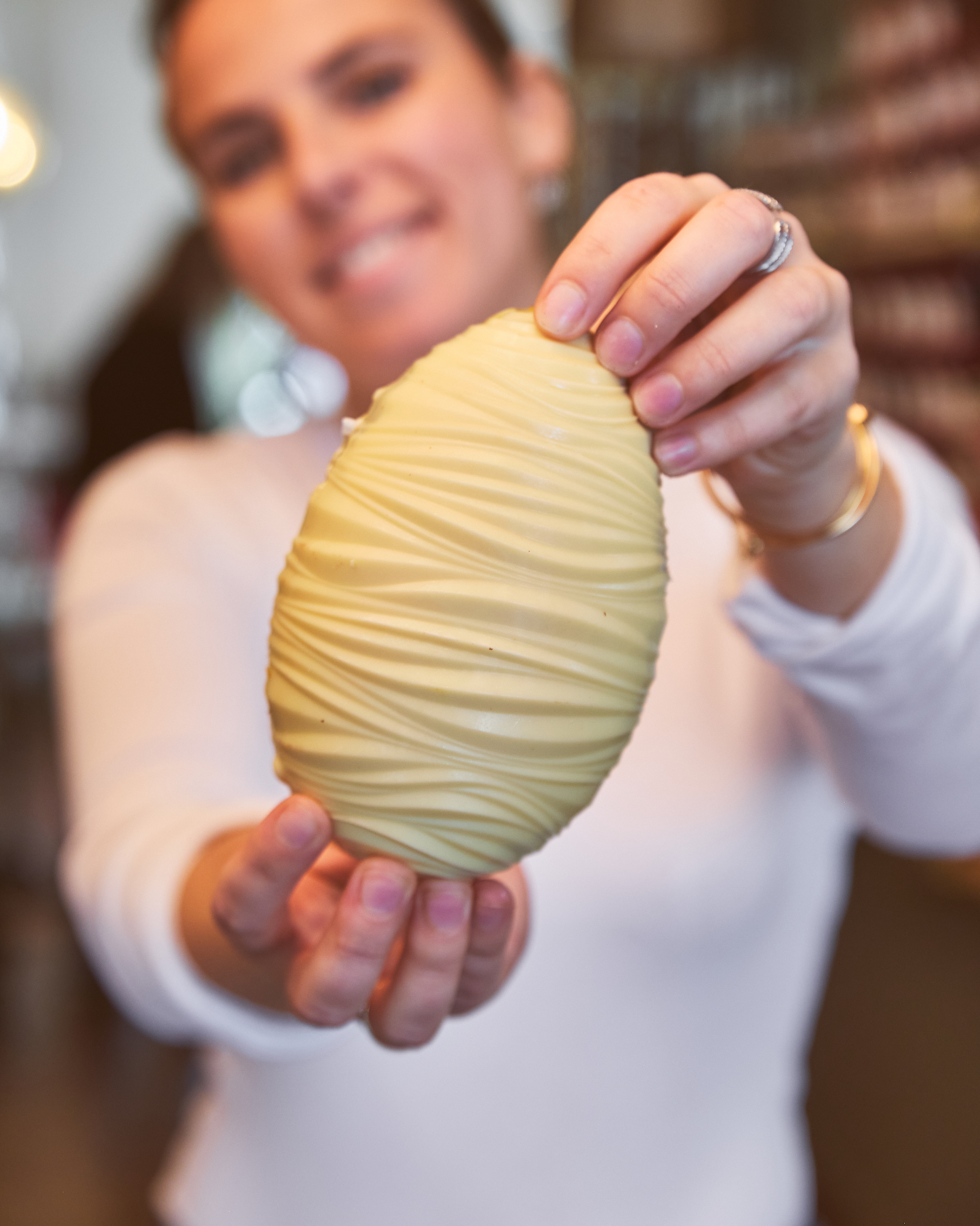 Oeuf à partager chocolat blanc praliné pistache